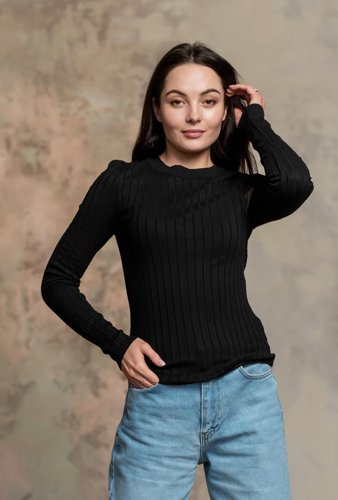 Чорний светр в рубчик — 853357. Maritel. Зображення 1 Чорний светр в рубчик — 853357. Maritel. Зображення 1