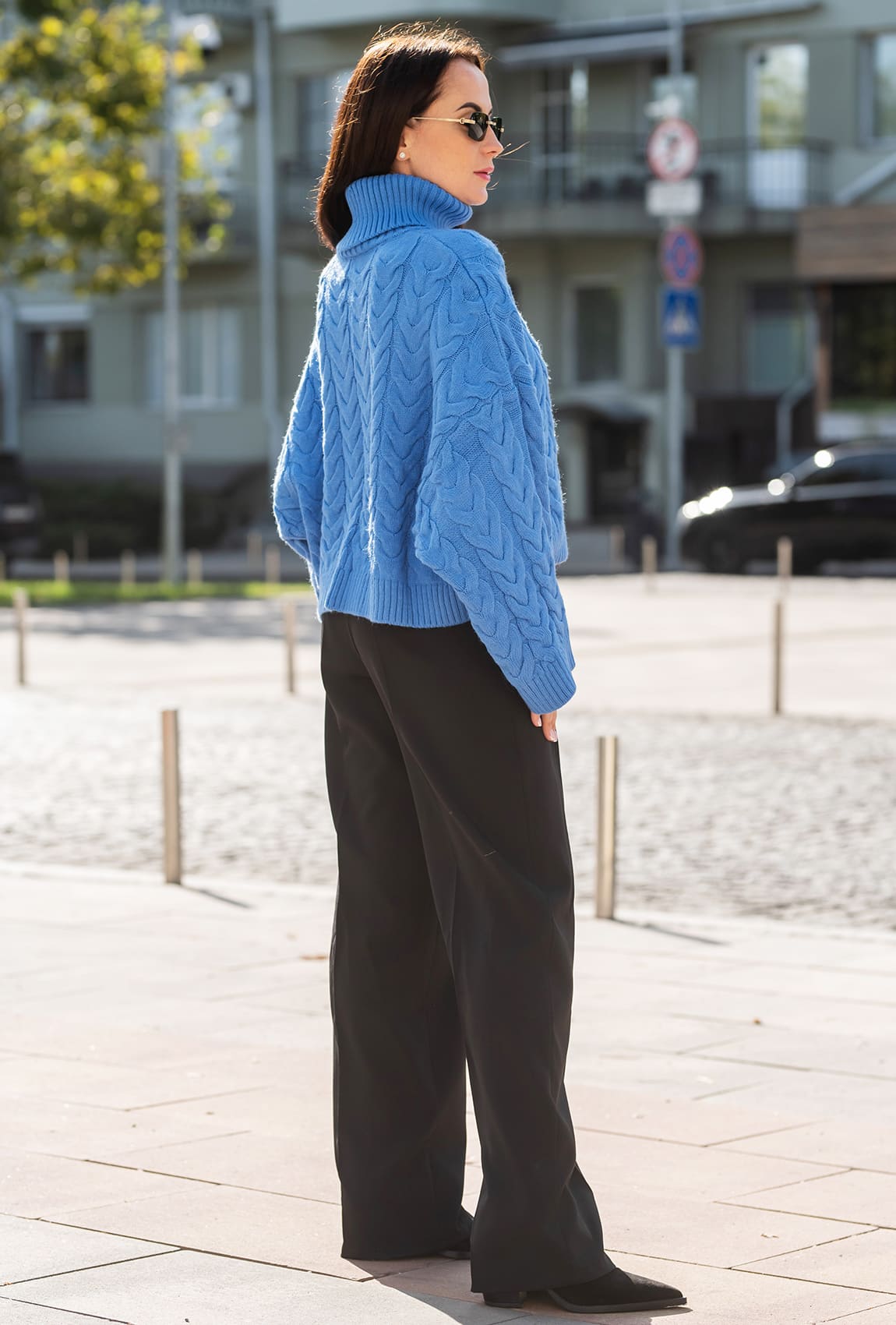 Голубой свитер укороченный —  580640. Maritel. Зображення 1 Голубой свитер укороченный —  580640. Maritel. Зображення 1