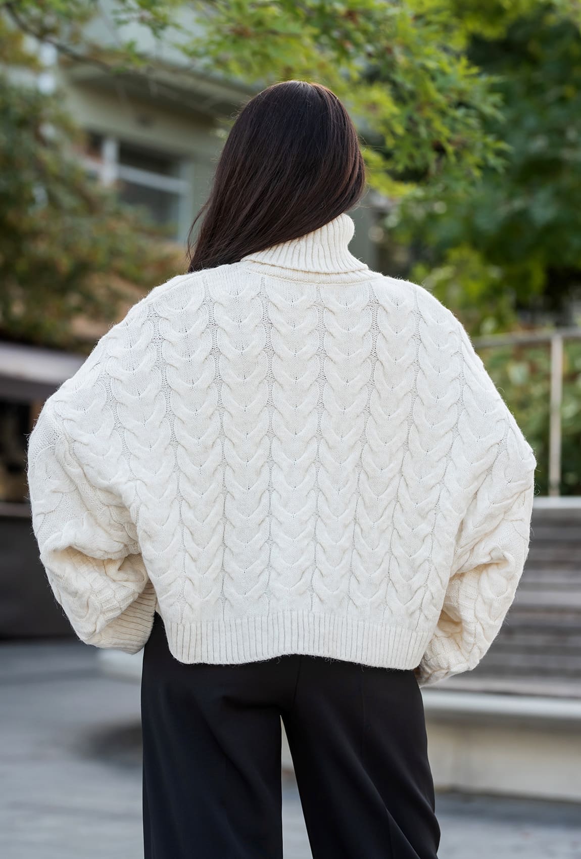 Молочний светр укорочений —  346381. Maritel. Зображення 2