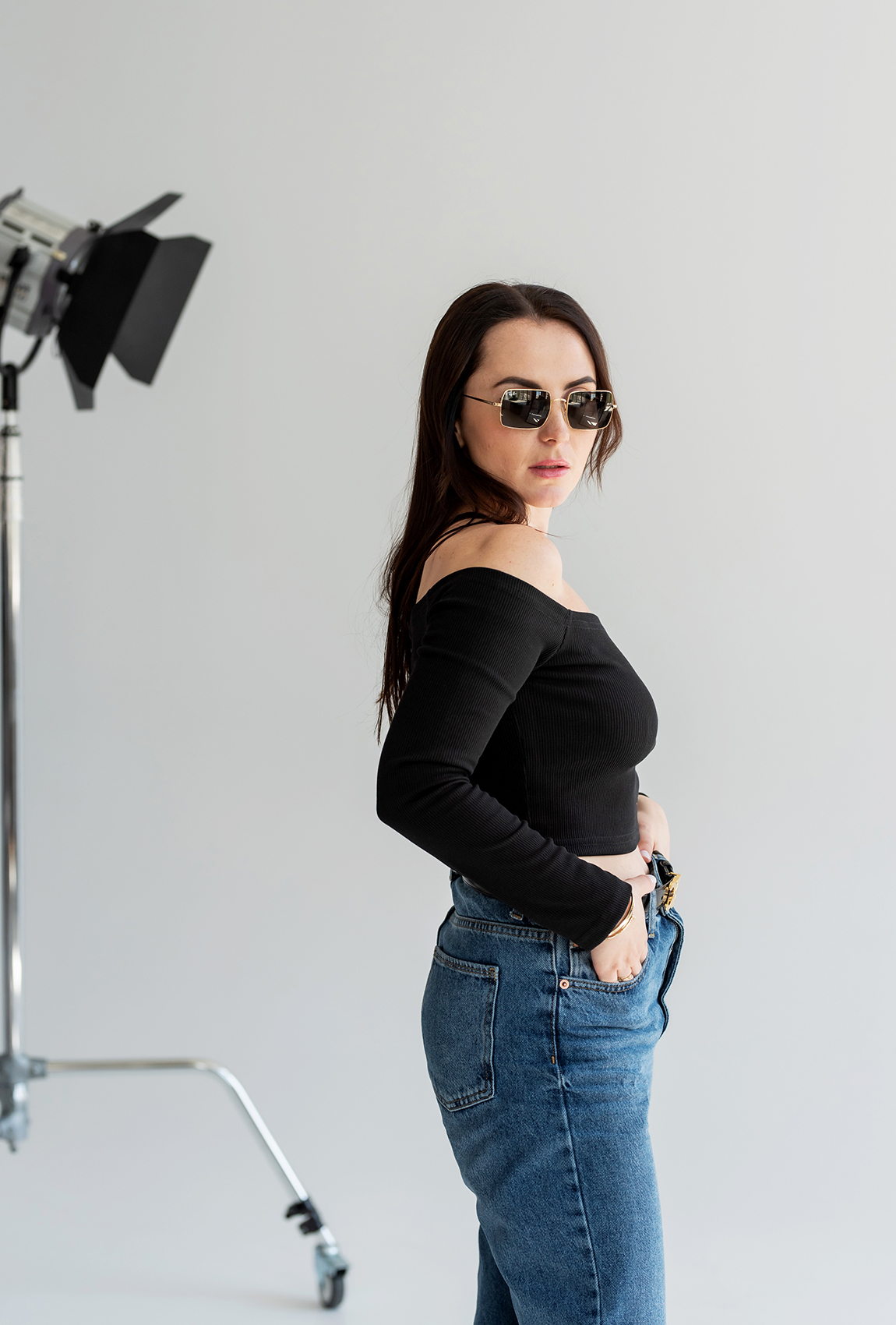 Чорний топ рубчик спущені плечі —  972651. Maritel. Зображення 3