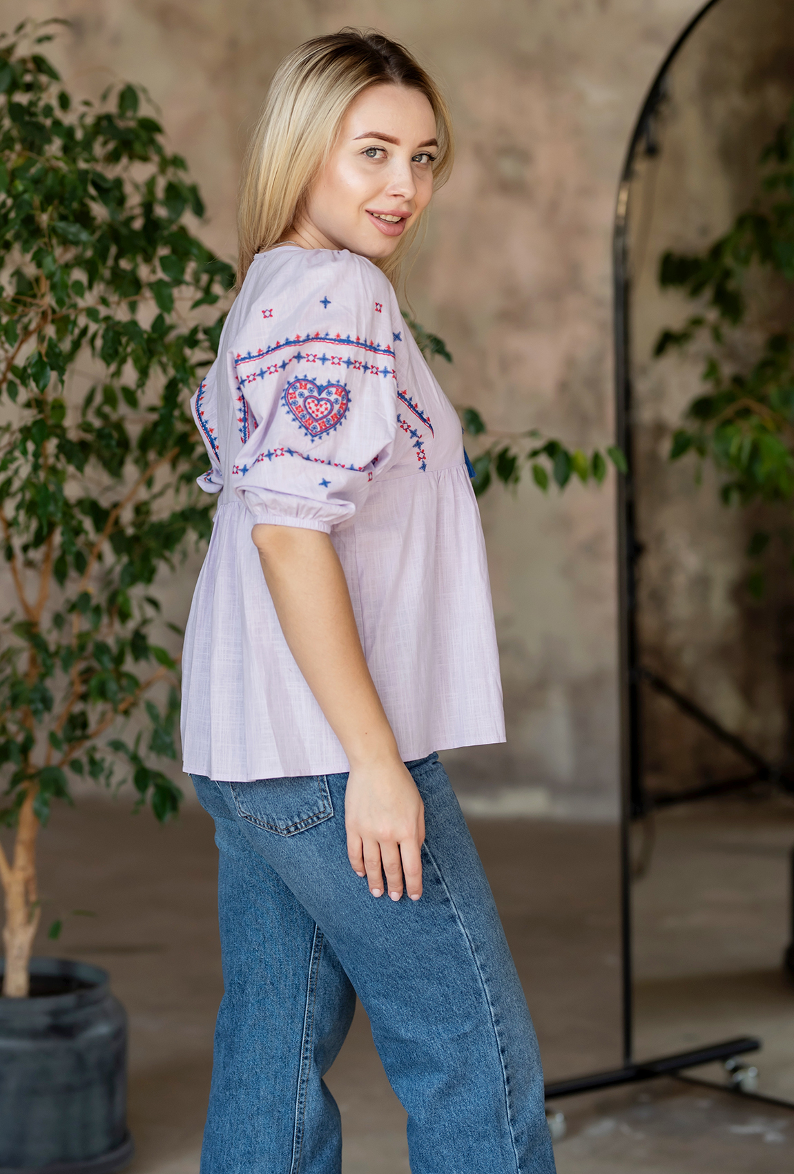 Лавандовая вышиванка с отрезной кокеткой —  938561. Maritel. Изображенние 1
