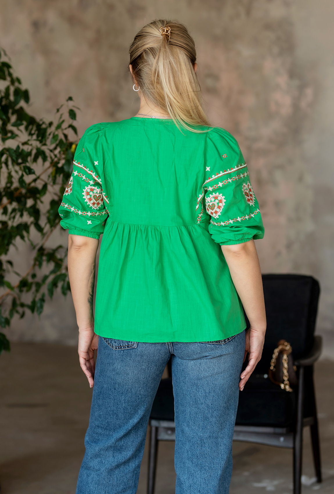 Зеленая вышиванка с отрезной кокеткой —  707866. Maritel. Изображенние 1