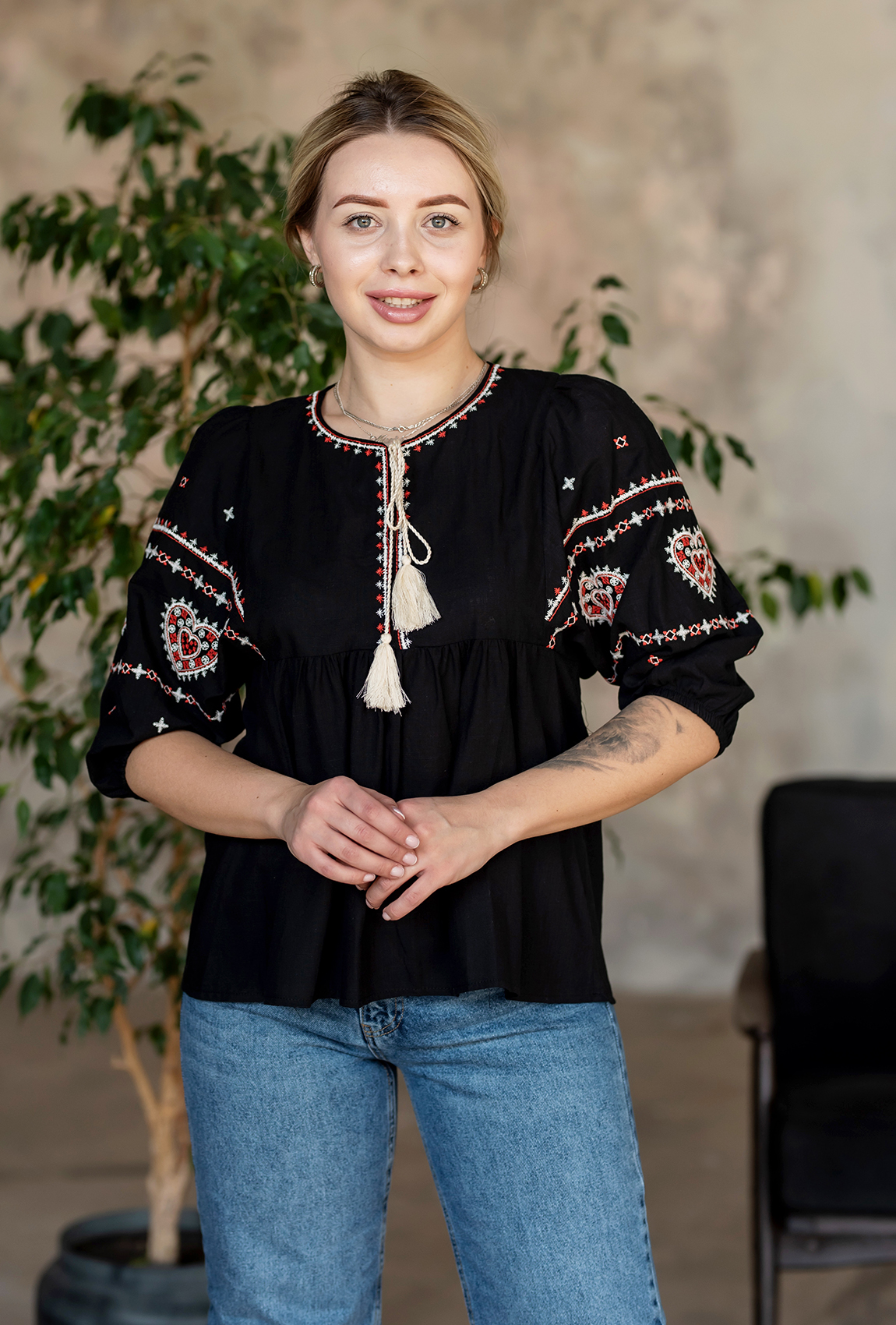 Черная вышиванка с отрезной кокеткой  —  172328. Maritel