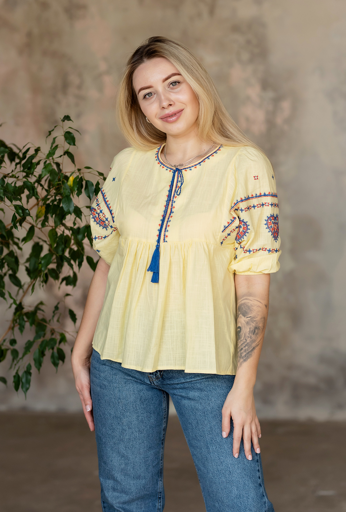 Желтая вышиванка с отрезной кокеткой  —  688565. Maritel