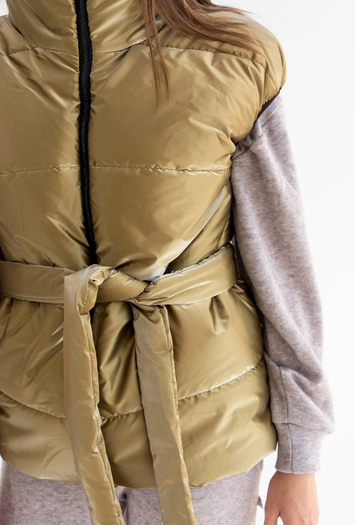 Золотистый Жилет плащевка —  223366. Maritel. Изображенние 3 Золотистый Жилет плащевка —  223366. Maritel. Изображенние 3