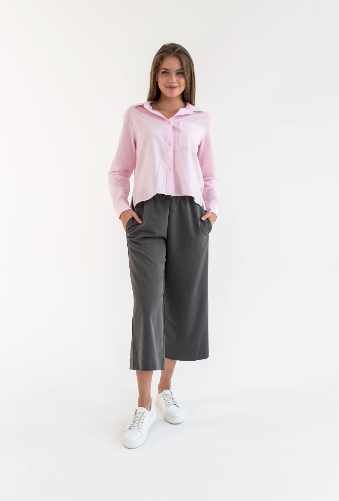 Серые костюмные брюки кюлоты —  765252. Maritel Серые костюмные брюки кюлоты —  765252. Maritel