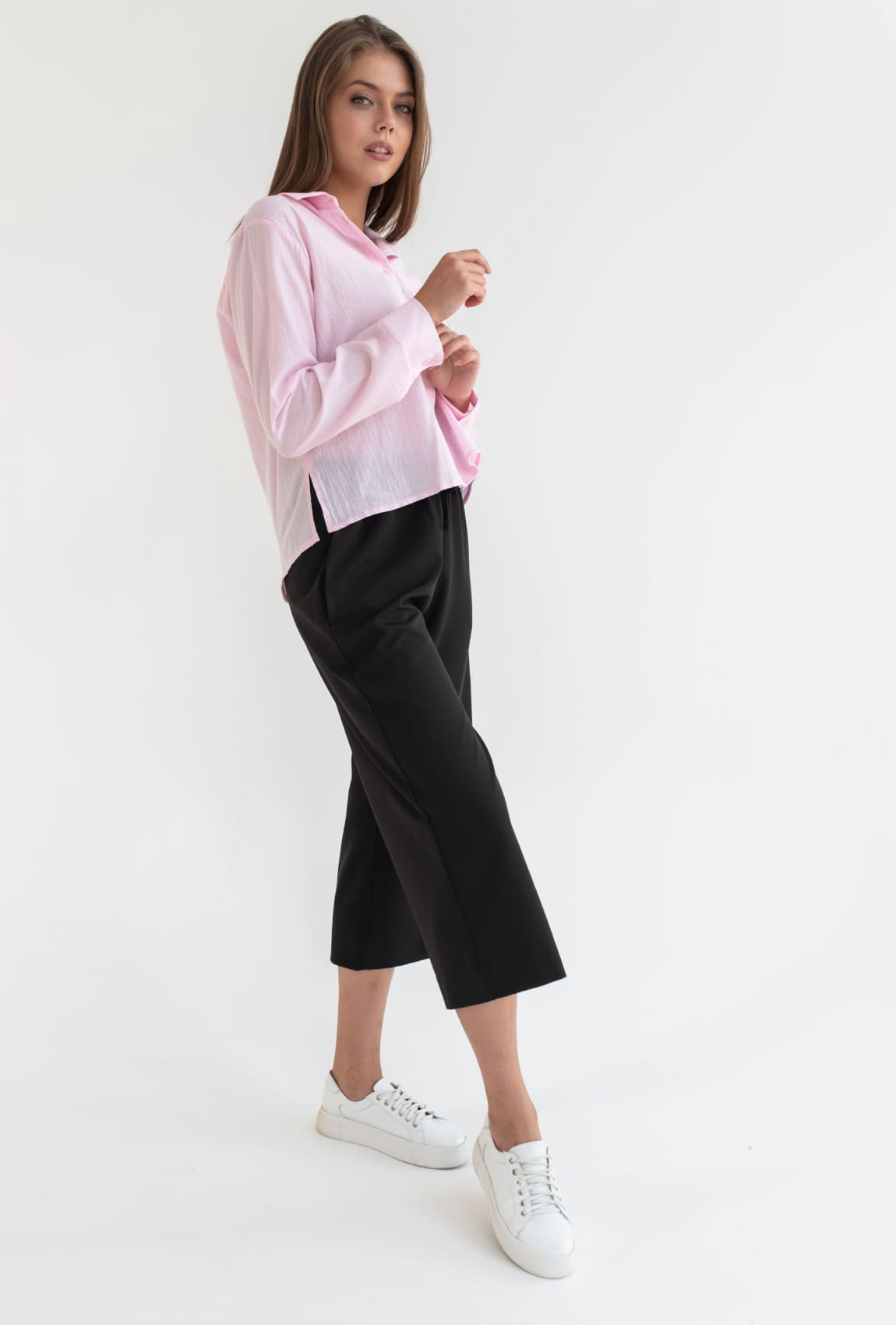 Черные костюмные брюки кюлоты —  473084. Maritel. Изображенние 1 Черные костюмные брюки кюлоты —  473084. Maritel. Изображенние 1