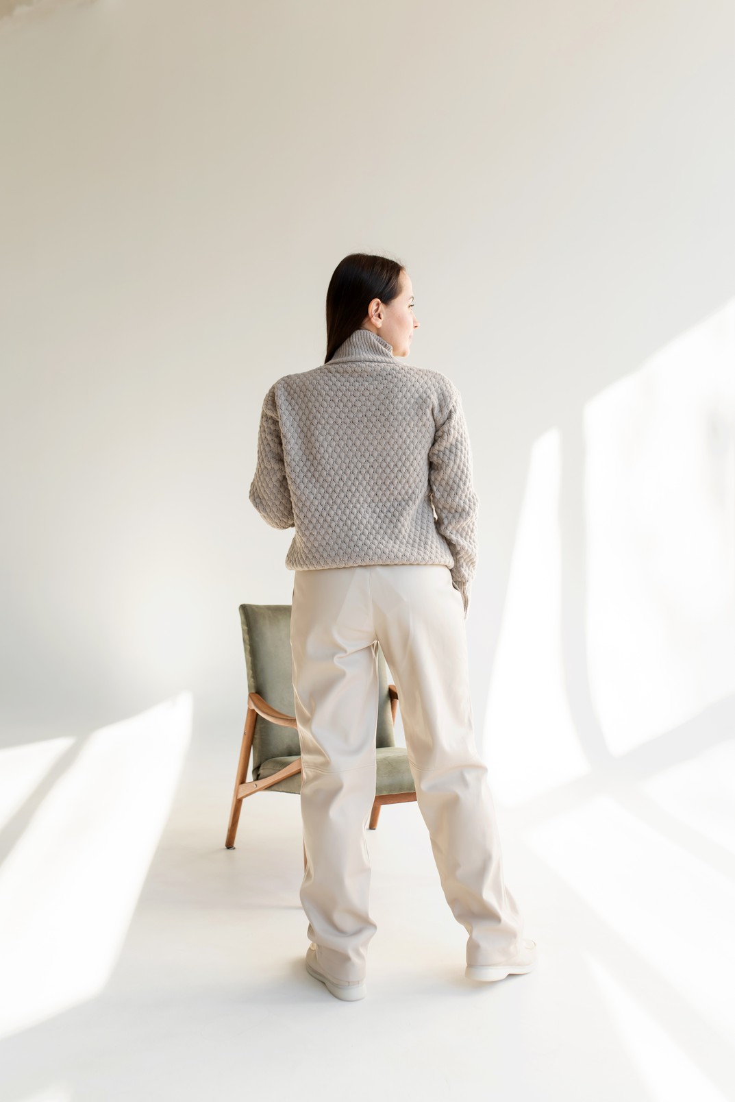 Бежевые брюки из экокожи —  356179. Maritel. Изображенние 1 Бежевые брюки из экокожи —  356179. Maritel. Изображенние 1