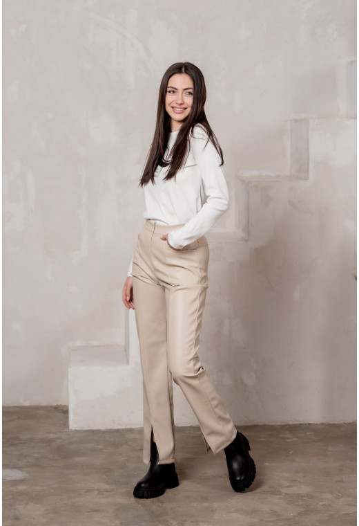 Бежеві брюки екошкіра з розрізами — 302761. Maritel. Зображення 2 Бежеві брюки екошкіра з розрізами — 302761. Maritel. Зображення 2