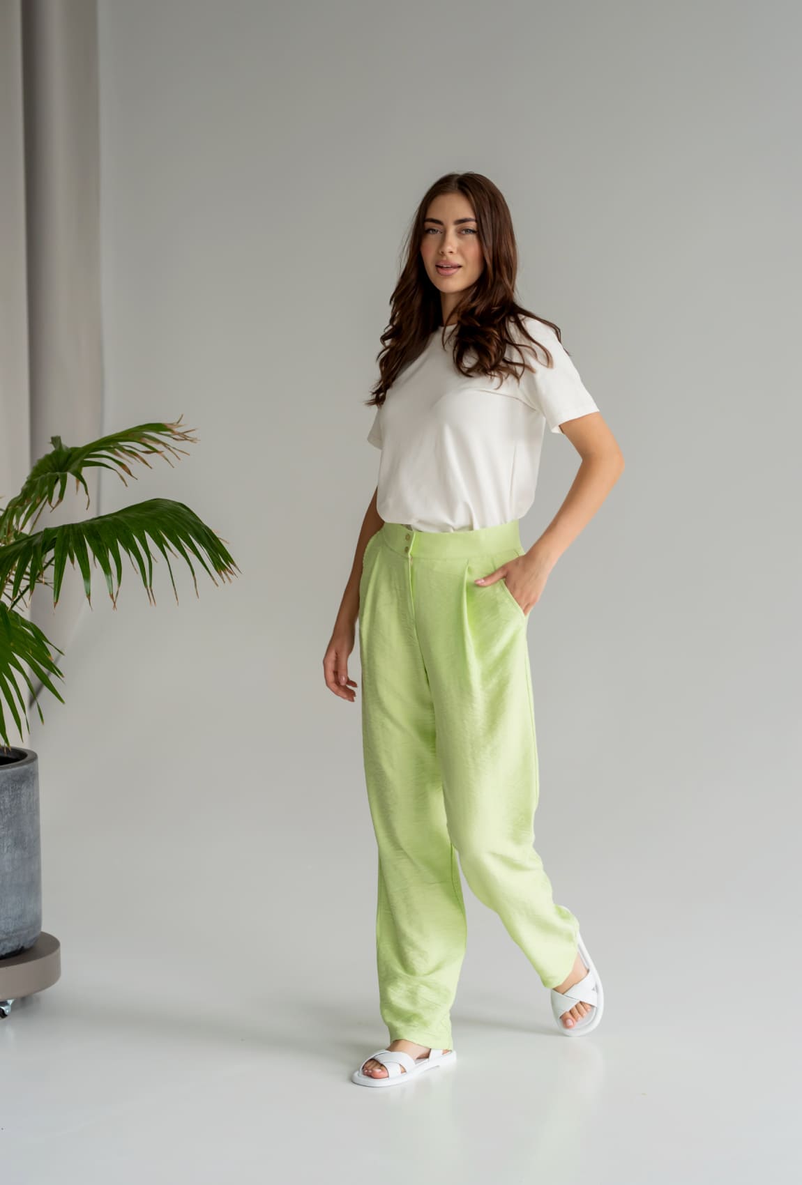 Классические льняные брюки лайм —  468948. Maritel. Изображенние 1 Классические льняные брюки лайм —  468948. Maritel. Изображенние 1