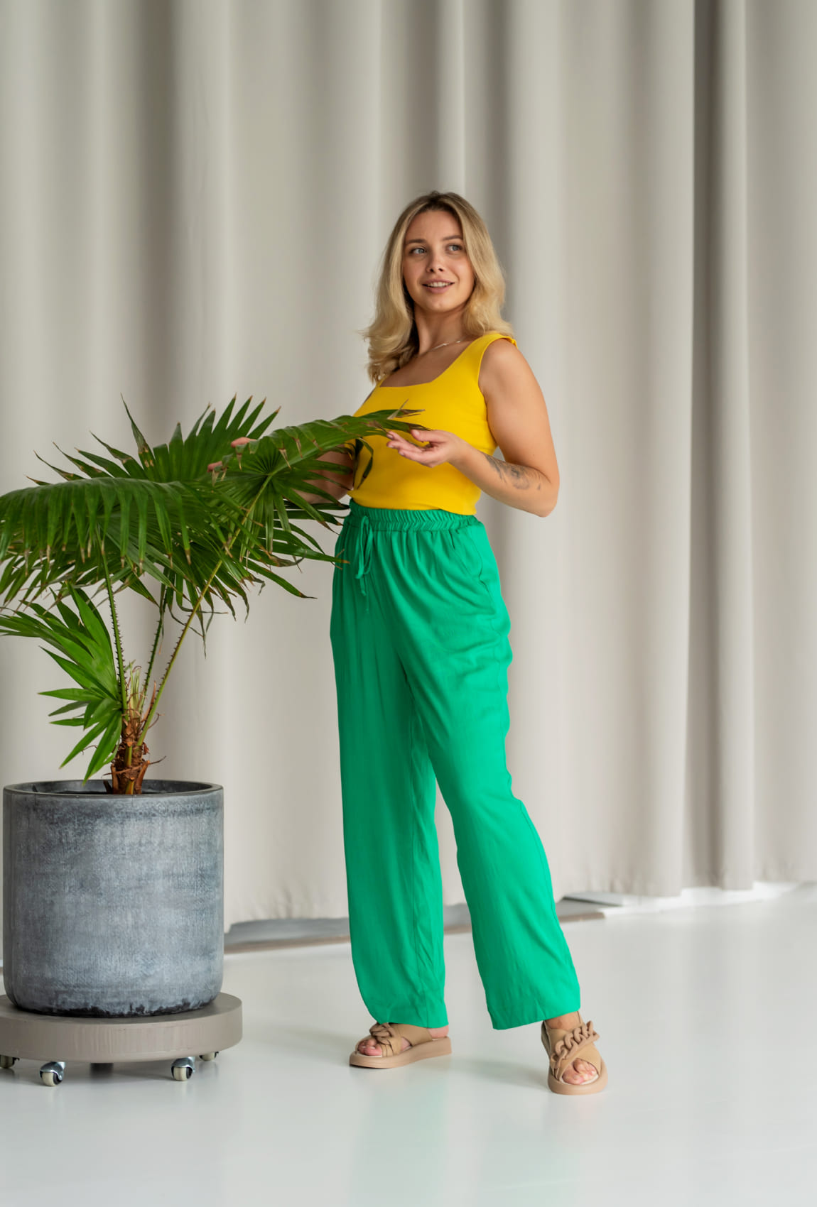 Зеленые костюмные штаны палаццо —  706725. Maritel Зеленые костюмные штаны палаццо —  706725. Maritel