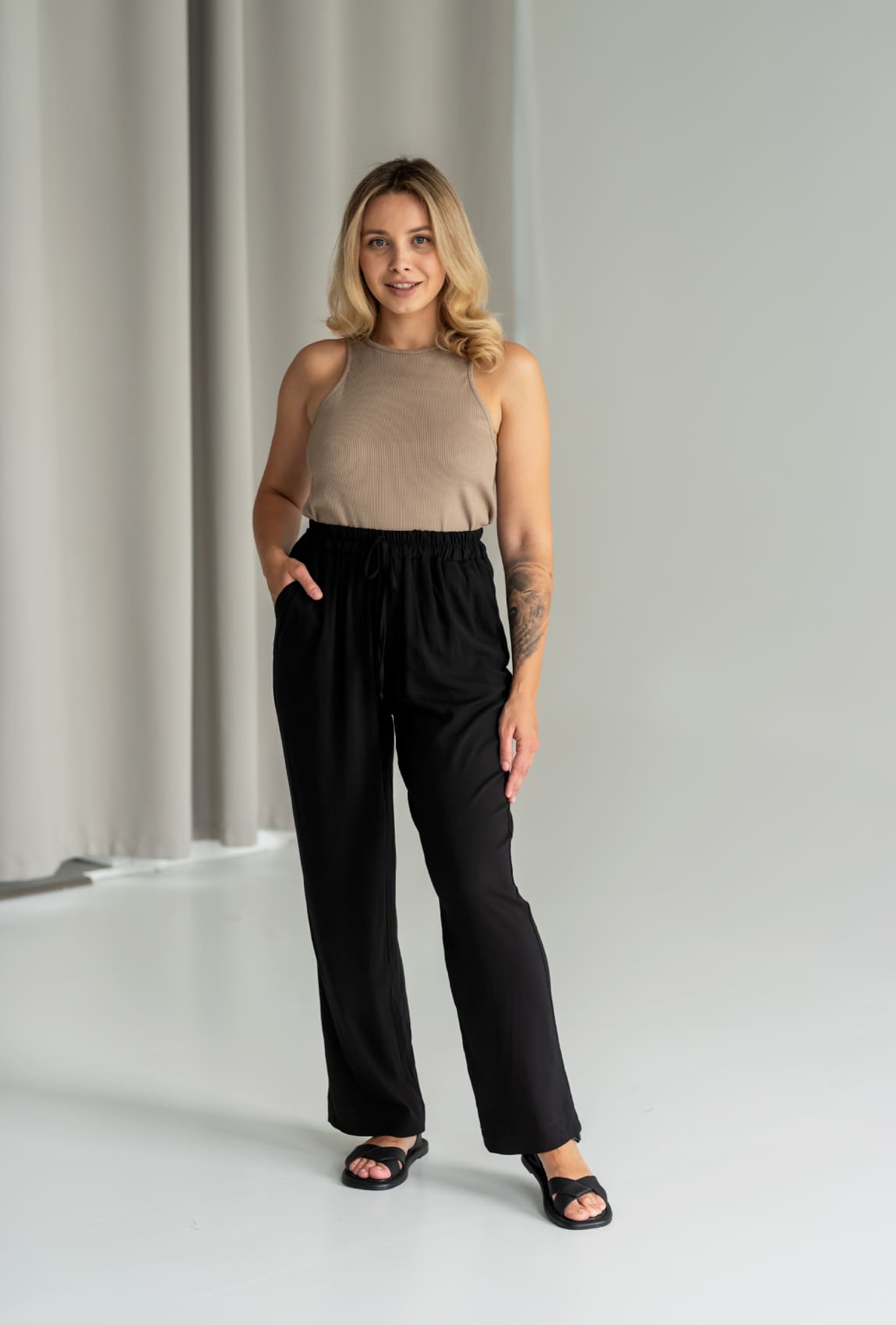 Черные брюки костюмка палаццо —  791080. Maritel Черные брюки костюмка палаццо —  791080. Maritel