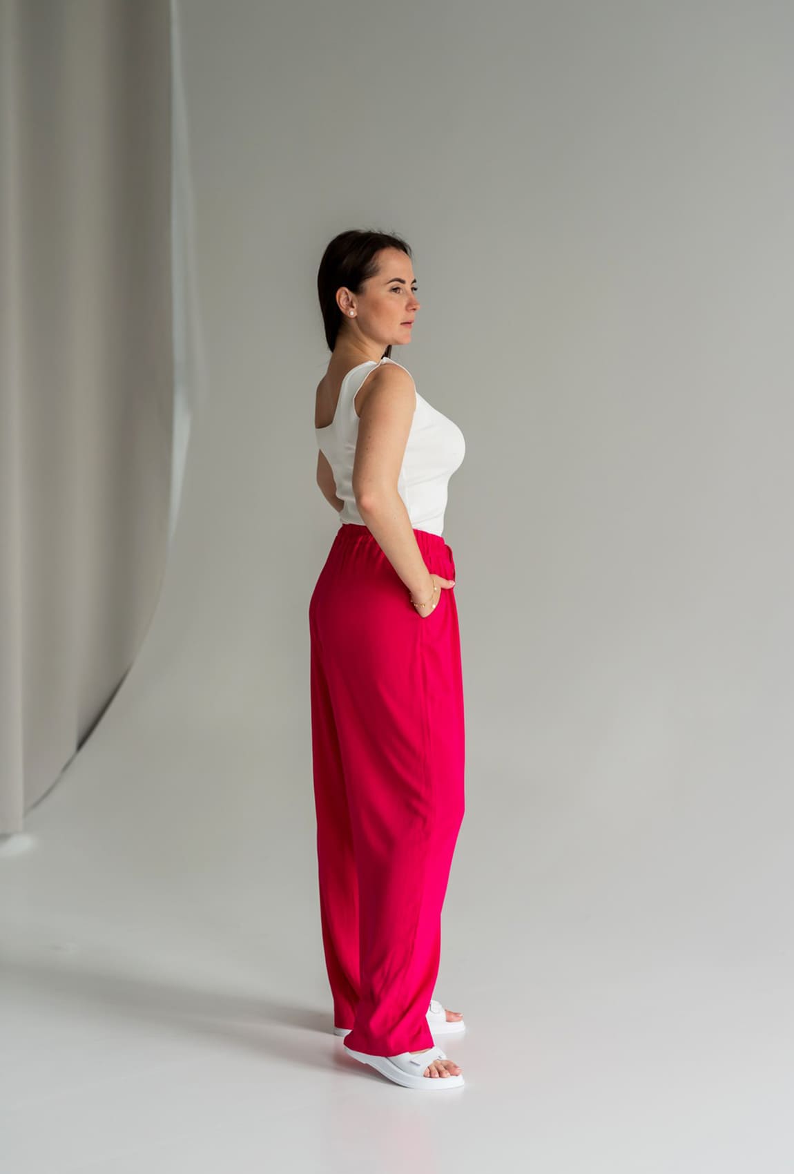 Малиновые костюмные штаны палаццо —  258583. Maritel. Изображенние 2 Малиновые костюмные штаны палаццо —  258583. Maritel. Изображенние 2