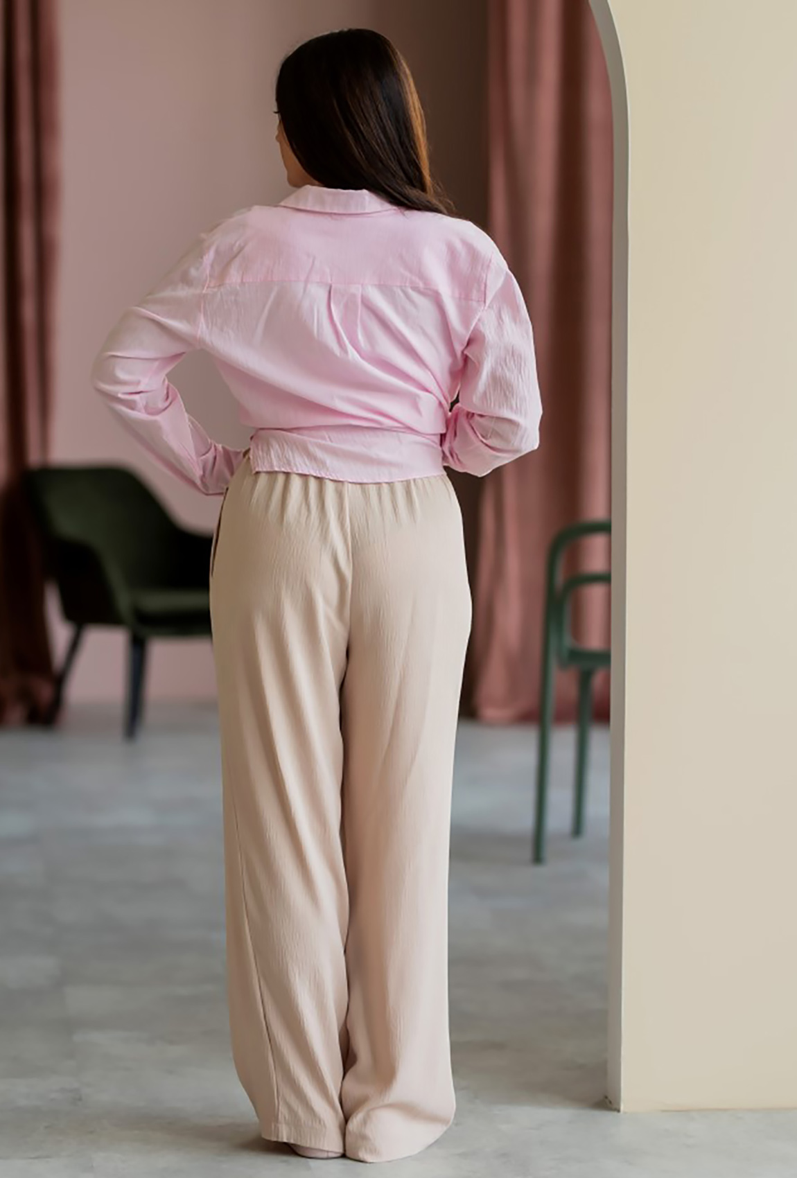 Бежевые брюки костюмка палаццо —  869261. Maritel. Изображенние 1 Бежевые брюки костюмка палаццо —  869261. Maritel. Изображенние 1