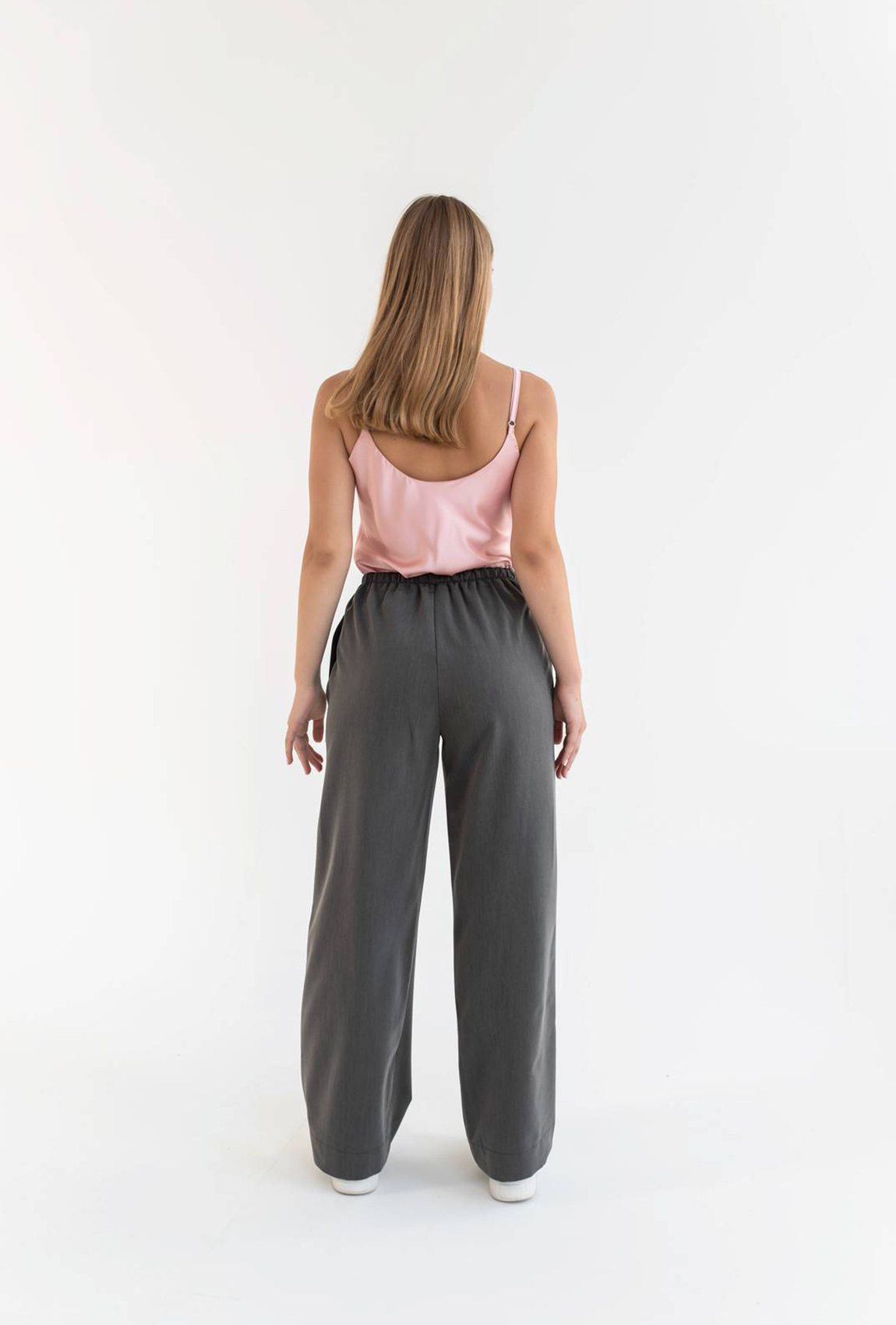 Серые костюмные брюки палаццо —  121728. Maritel. Изображенние 1 Серые костюмные брюки палаццо —  121728. Maritel. Изображенние 1