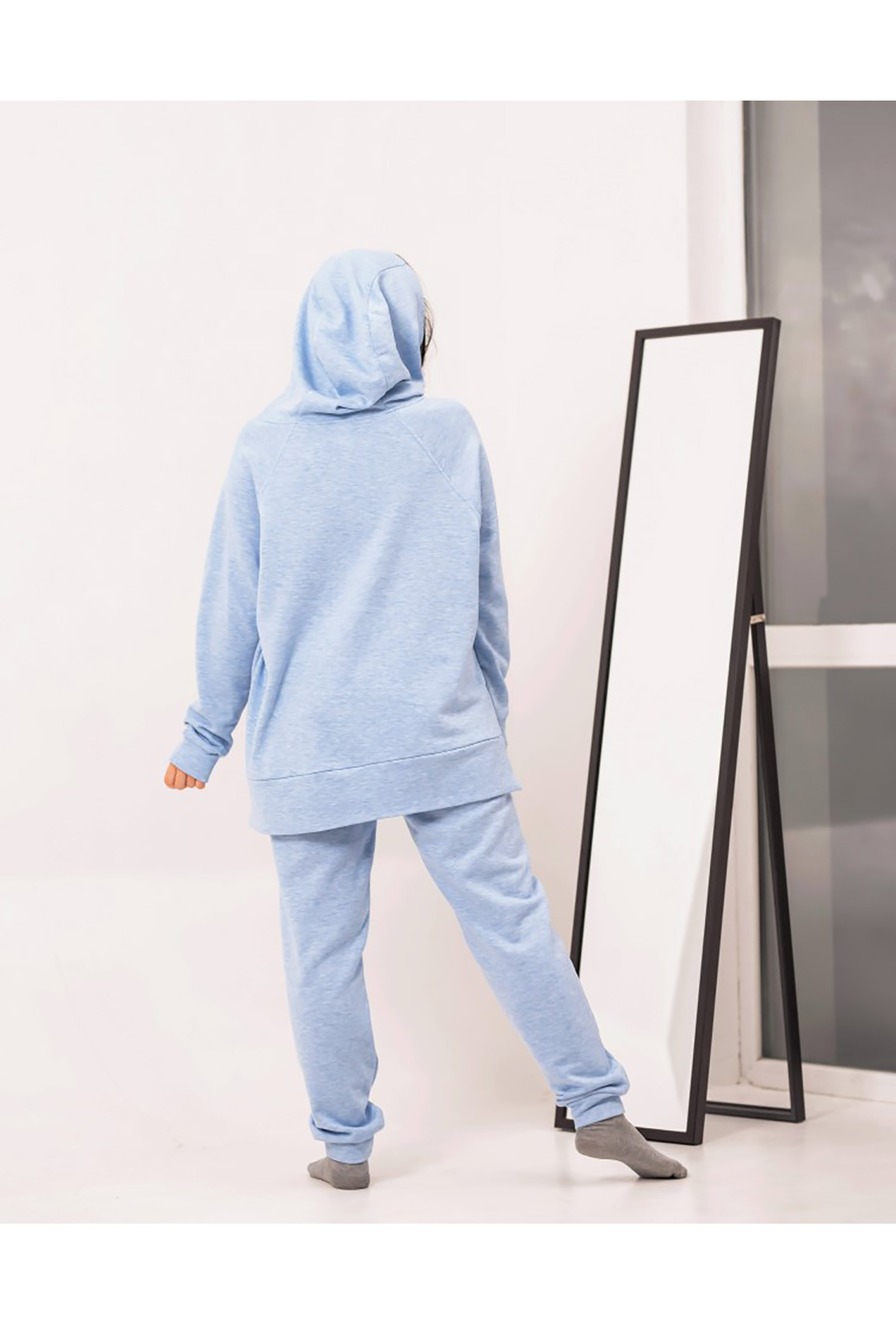 Голубые спортивные штаны —  809458. Maritel. Изображенние 1 Голубые спортивные штаны —  809458. Maritel. Изображенние 1