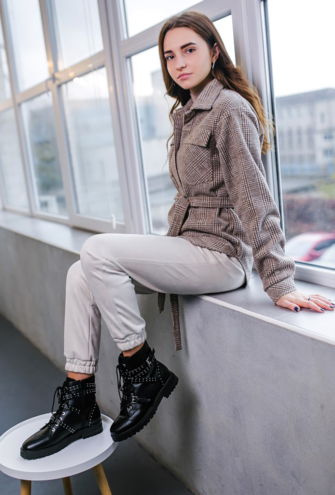 Бежевые замшевые штаны —  637141. Maritel Бежевые замшевые штаны —  637141. Maritel