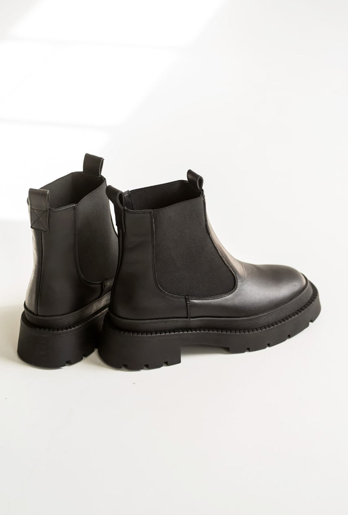 Черные челси короткие— 352218. Maritel. Изображенние 1 Черные челси короткие— 352218. Maritel. Изображенние 1