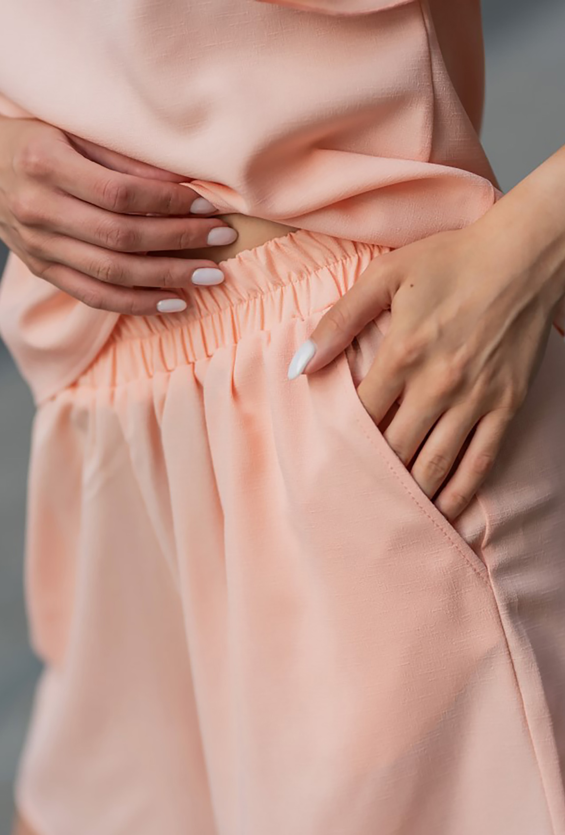 Персиковый костюм флирт с шортами — 935761. Maritel. Изображенние 1 Персиковый костюм флирт с шортами — 935761. Maritel. Изображенние 1