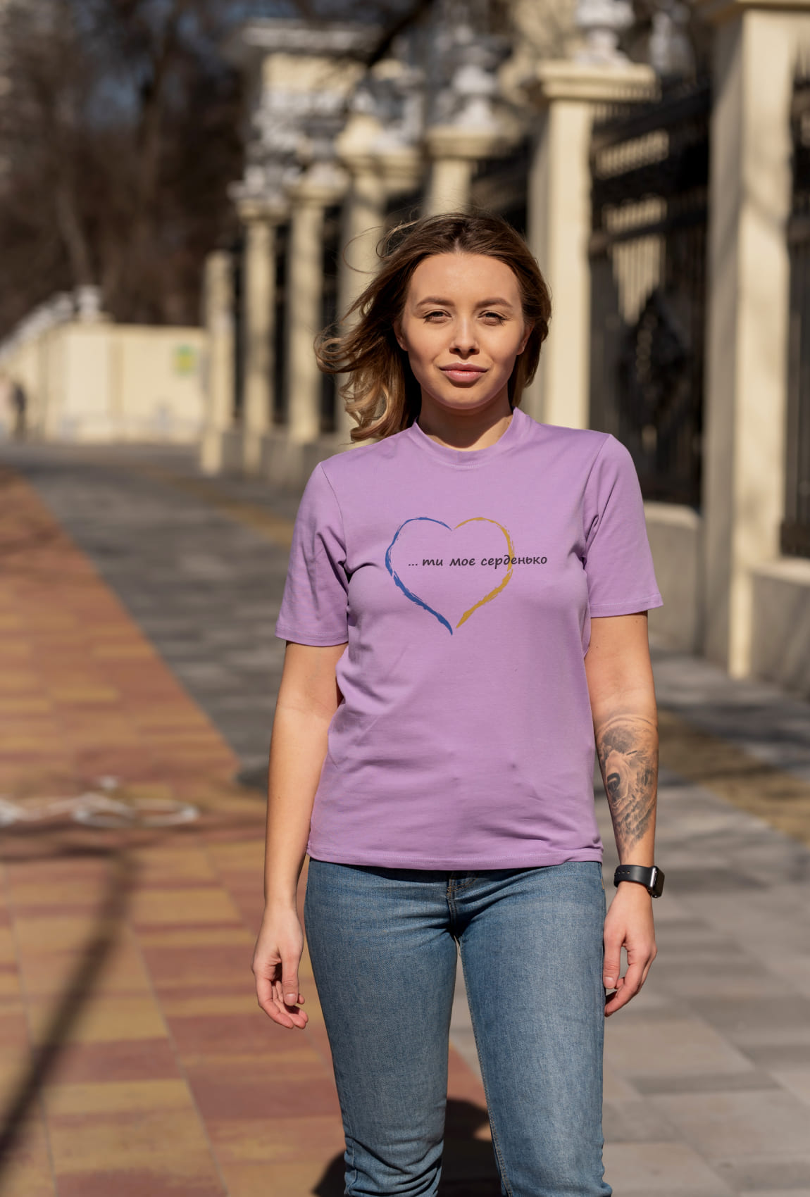 Лавандовая футболка с принтом —  697068. Maritel Лавандовая футболка с принтом —  697068. Maritel