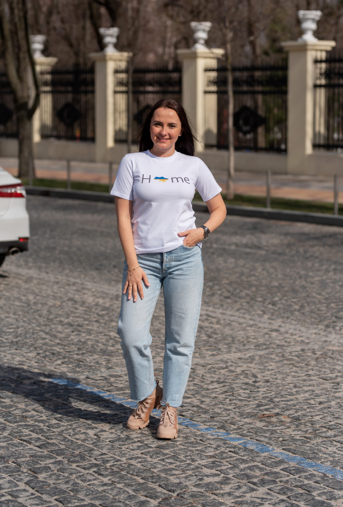 Белая футболка с принтом —  145327. Maritel Белая футболка с принтом —  145327. Maritel