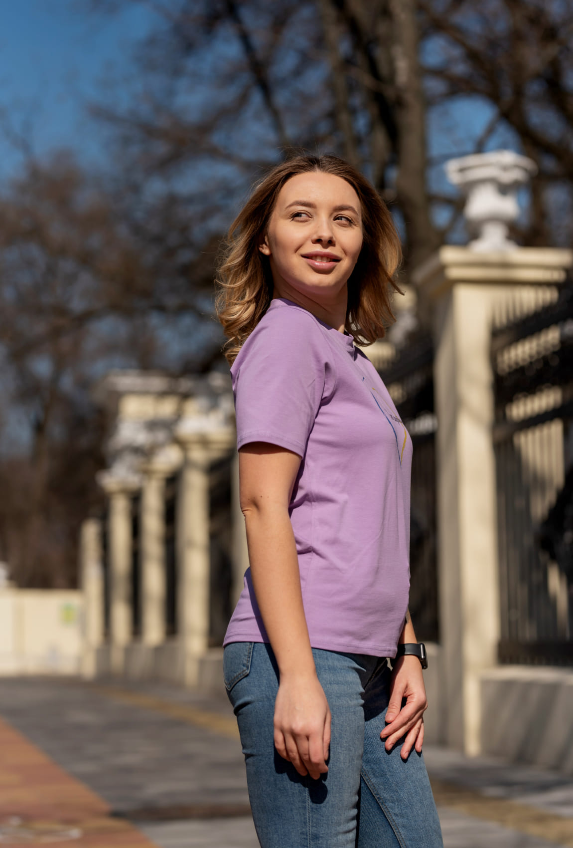 Лавандовая футболка с принтом —  697068. Maritel. Изображенние 2 Лавандовая футболка с принтом —  697068. Maritel. Изображенние 2