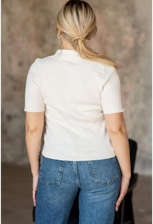 Молочна футболка поло косичка — 860683. Maritel. Зображення 1 Молочна футболка поло косичка — 860683. Maritel. Зображення 1