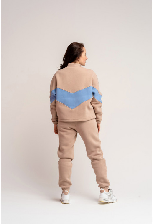 Бежевый костюм футер на молнии — 568973. Maritel. Изображенние 2 Бежевый костюм футер на молнии — 568973. Maritel. Изображенние 2