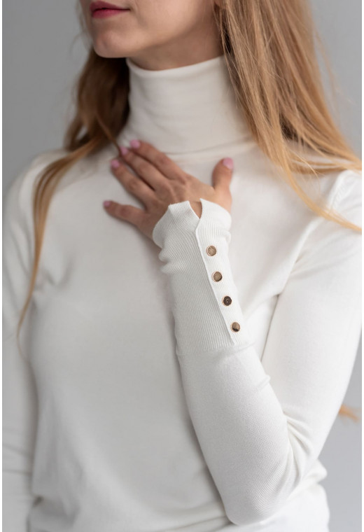 Молочний гольф з гудзиками на рукавах —  153202. Maritel. Зображення 1 Молочний гольф з гудзиками на рукавах —  153202. Maritel. Зображення 1
