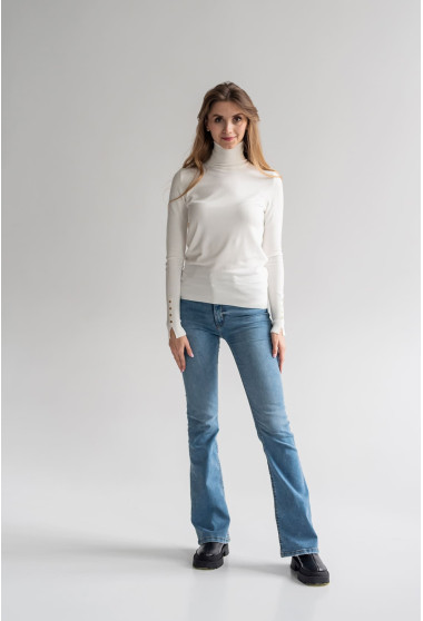 Молочний гольф з гудзиками на рукавах. Maritel. Зображення 6