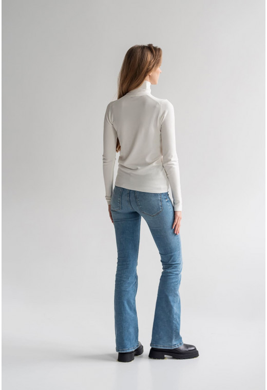 Молочний гольф з гудзиками на рукавах —  153202. Maritel. Зображення 2 Молочний гольф з гудзиками на рукавах —  153202. Maritel. Зображення 2