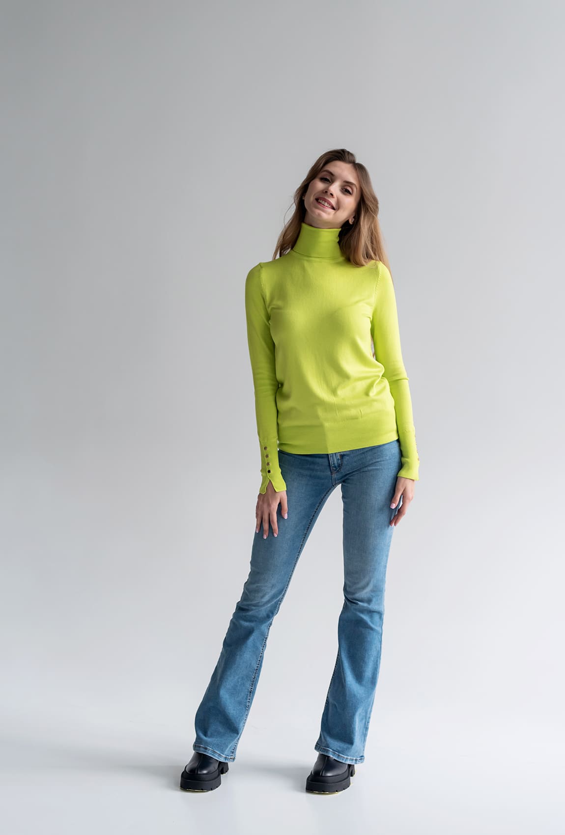 Салатовий гольф з гудзиками на рукавах —  835942. Maritel