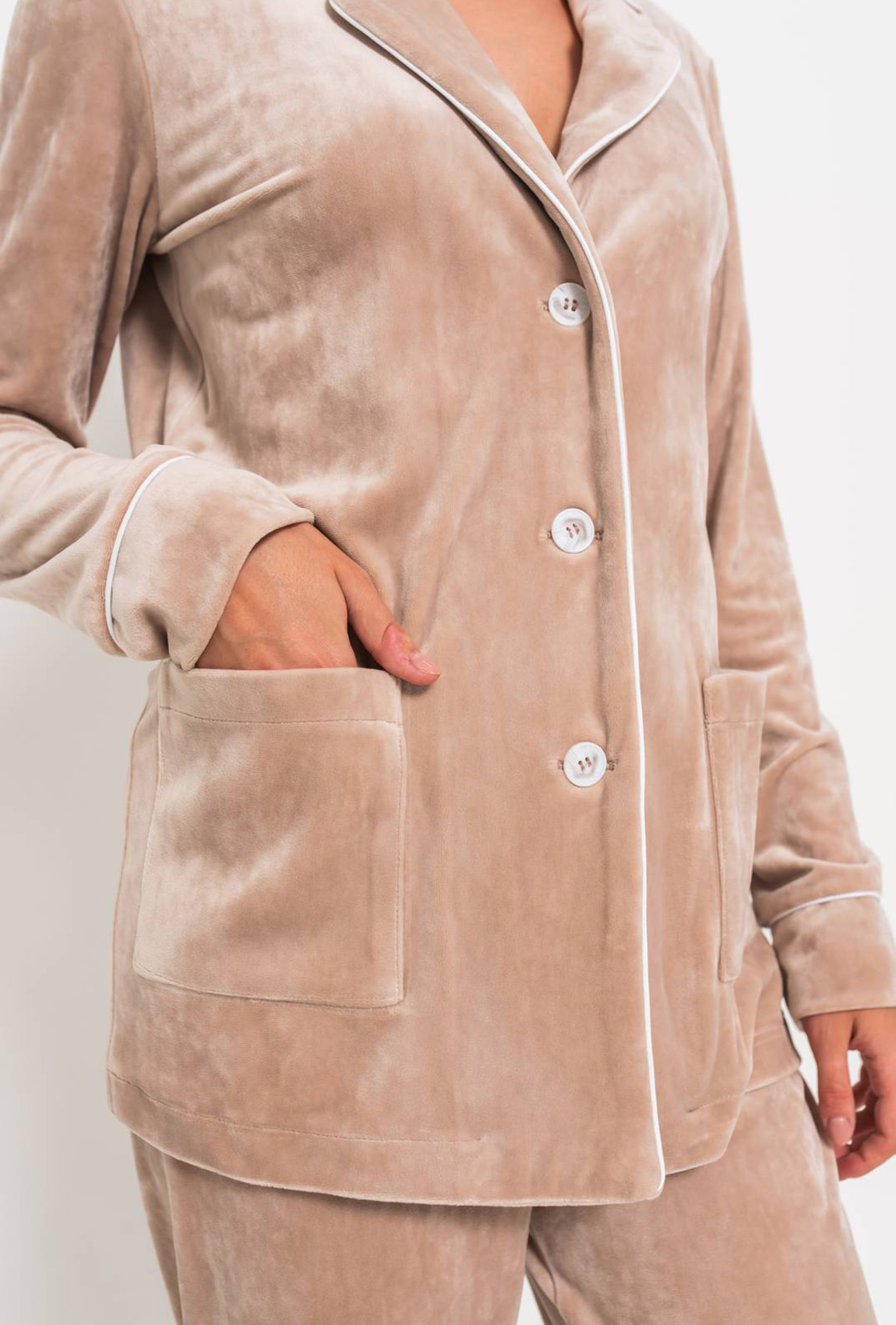 Бежевый костюм кант на пуговицах —  358103. Maritel. Изображенние 2 Бежевый костюм кант на пуговицах —  358103. Maritel. Изображенние 2