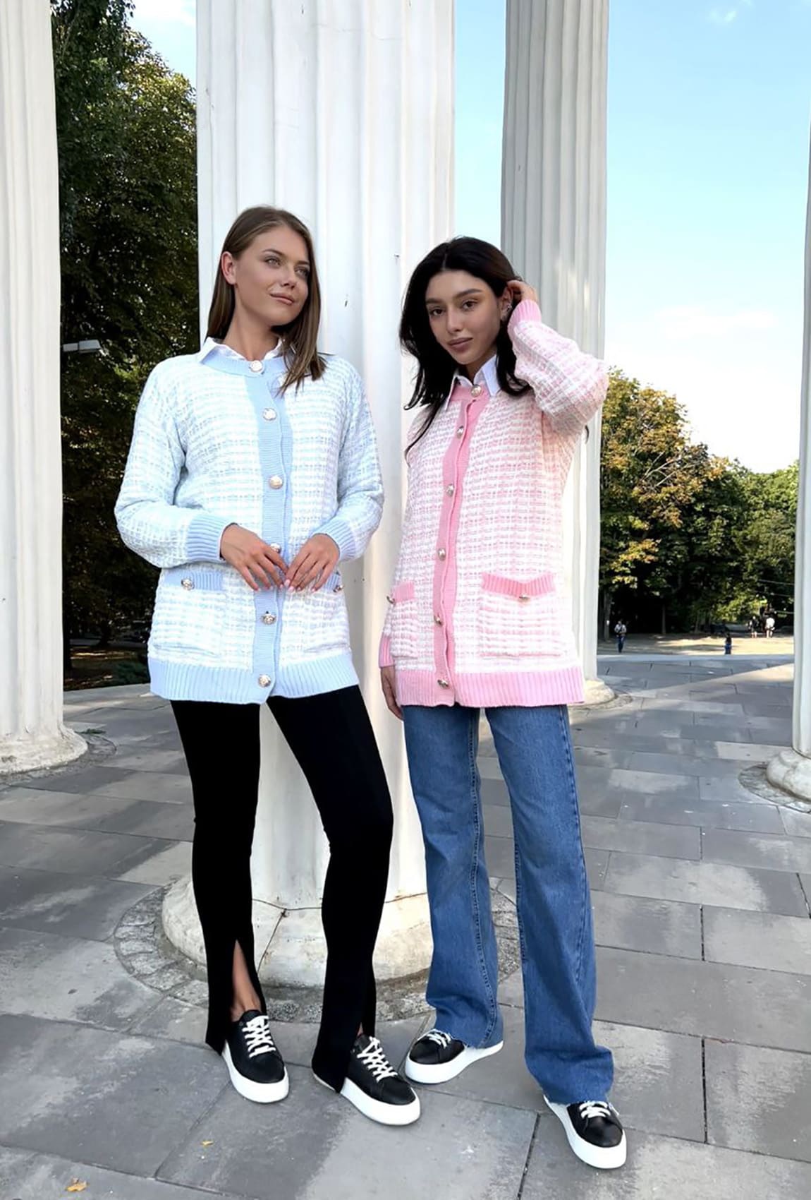 Блакитний кардиган із золотими гудзиками — 955369. Maritel. Зображення 1 Блакитний кардиган із золотими гудзиками — 955369. Maritel. Зображення 1