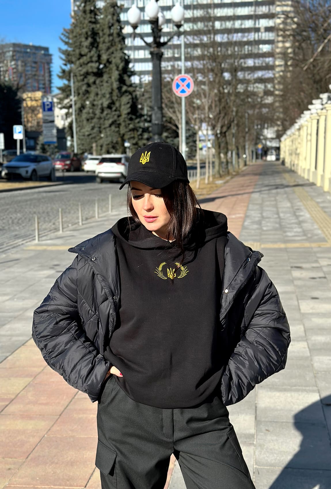 Черная кепка с гербом —  439658. Maritel