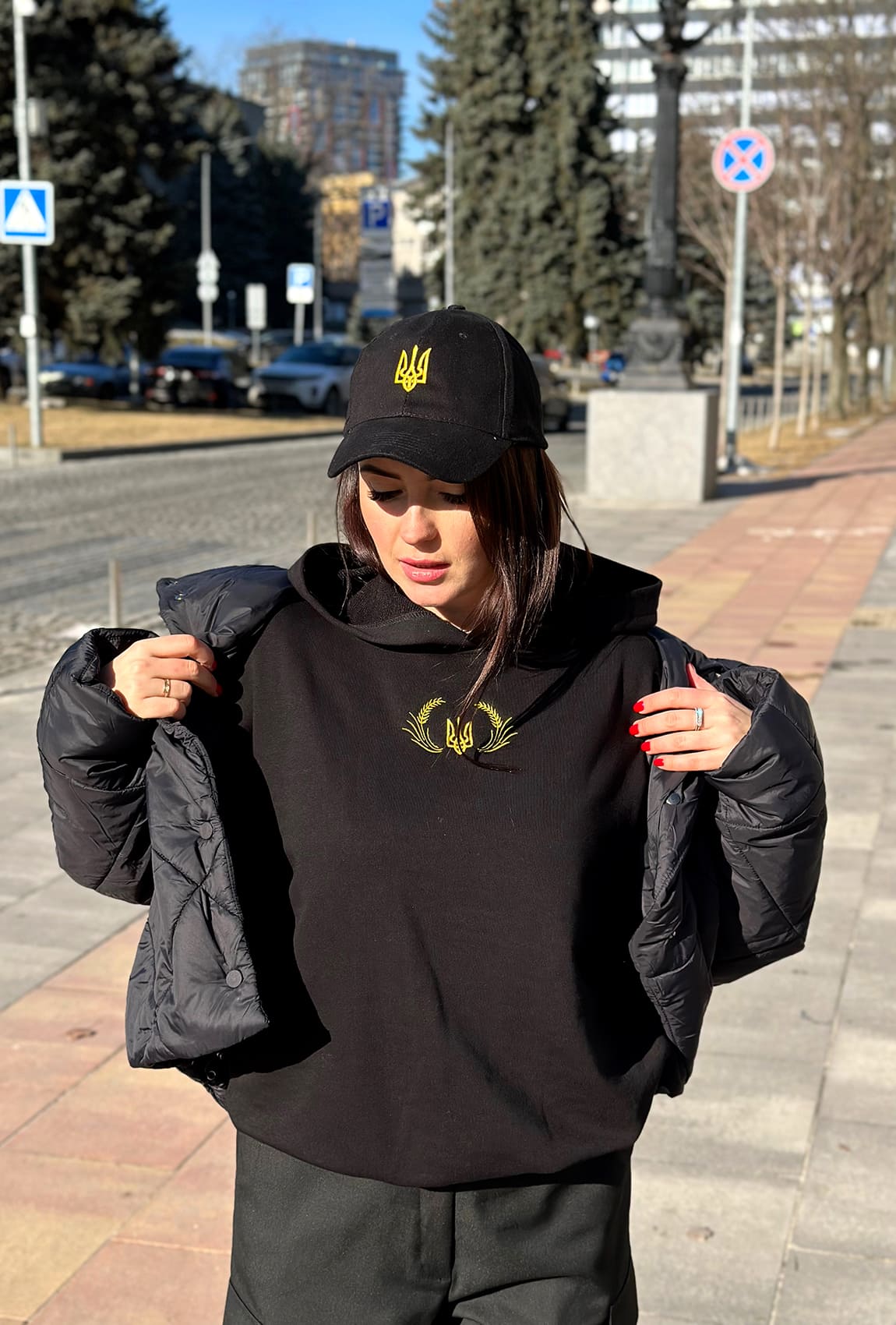 Черная кепка с гербом —  439658. Maritel. Изображенние 1