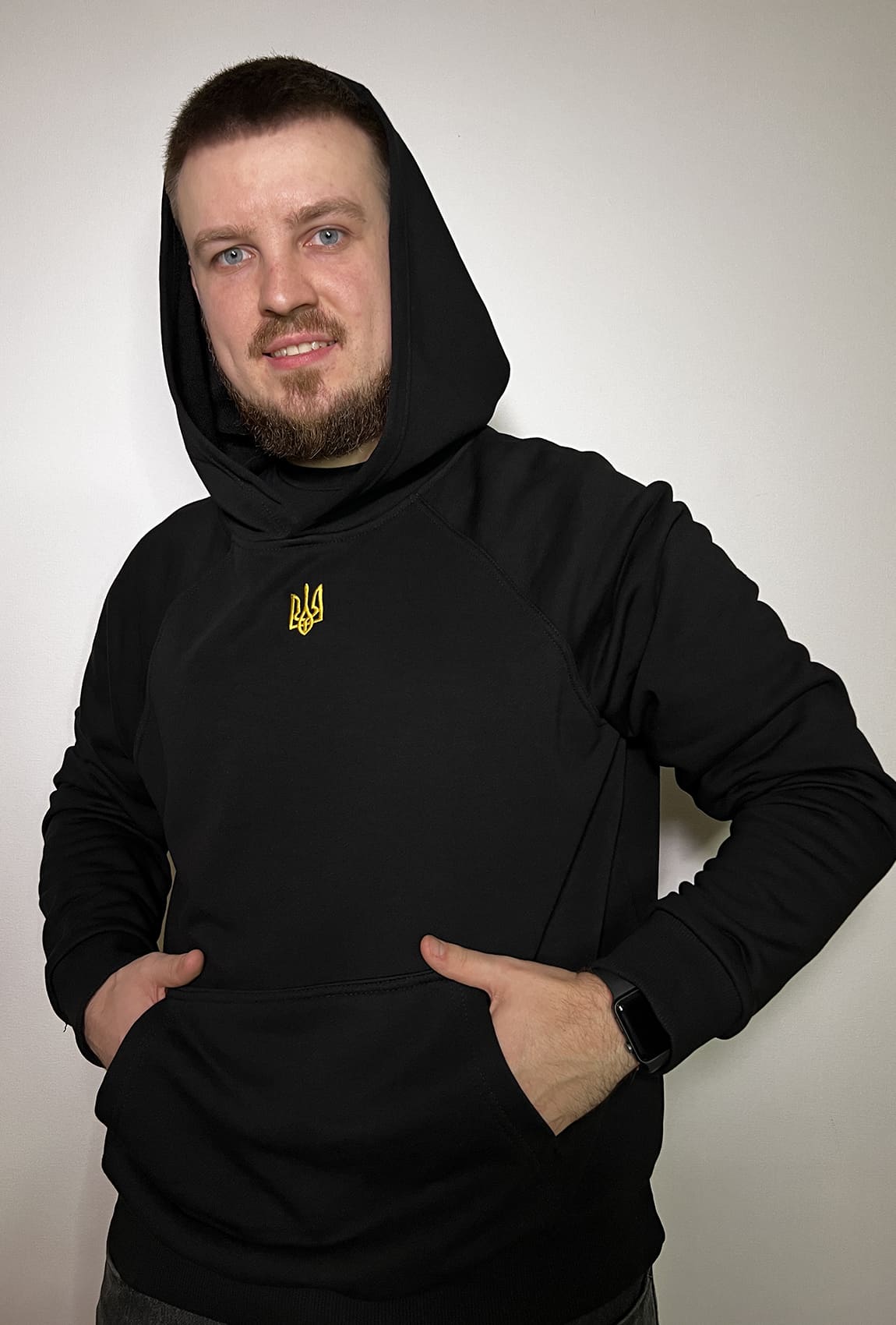 Чорне патріотичне чоловіче худі з тризубом —  962121. Maritel