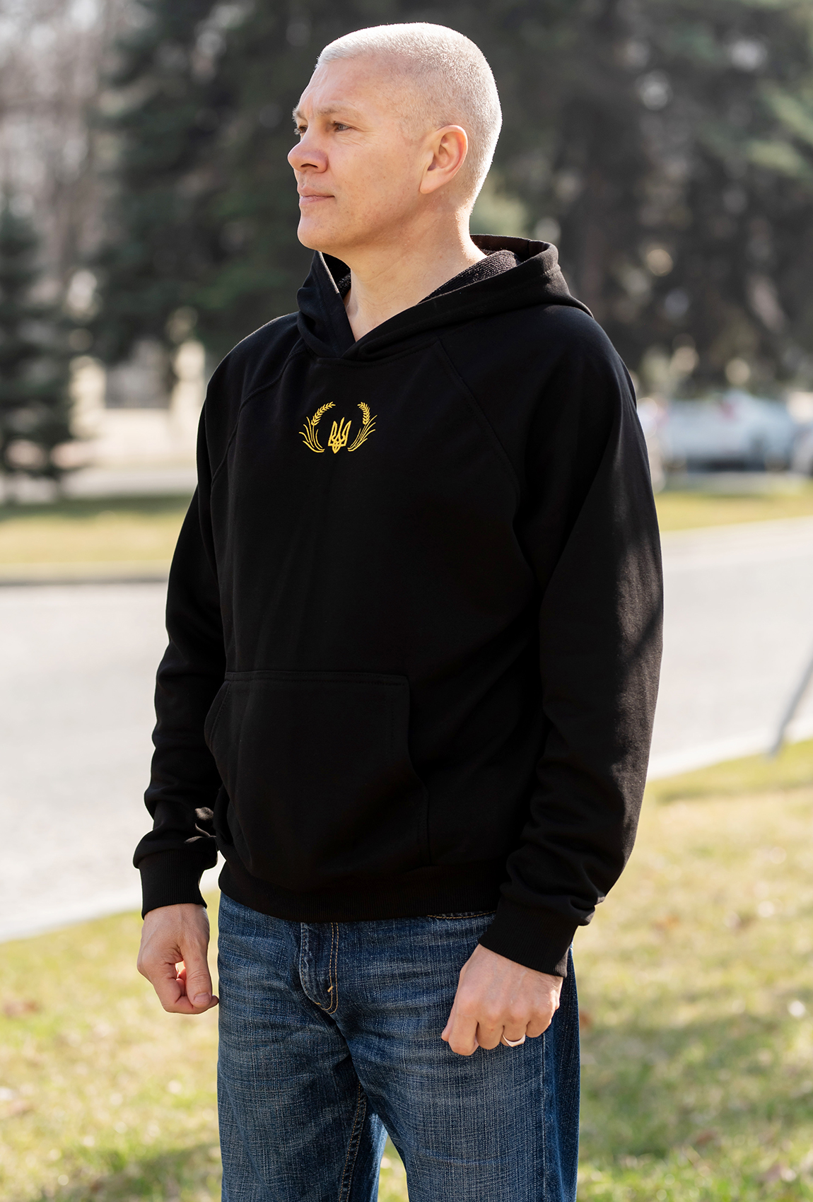 Чорне патріотичне чоловіче худі з гербом та колосом —  301083. Maritel. Зображення 1