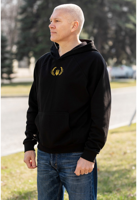 Черное патриотическое худи мужское с гербом и колосом — 301083. Maritel. Изображенние 1 Черное патриотическое худи мужское с гербом и колосом — 301083. Maritel. Изображенние 1