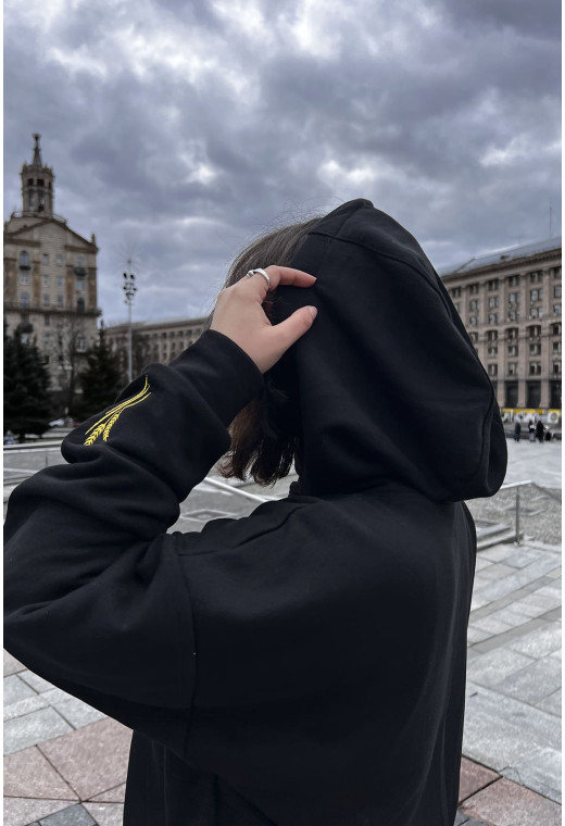 Чорний худі з патріотичною вишивкою на рукавах — 625410. Maritel. Зображення 3 Чорний худі з патріотичною вишивкою на рукавах — 625410. Maritel. Зображення 3