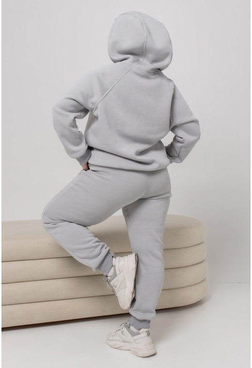 Светло-серый костюм худи футер с довязью закрытый капюшон — 230281. Maritel. Изображенние 2 Светло-серый костюм худи футер с довязью закрытый капюшон — 230281. Maritel. Изображенние 2