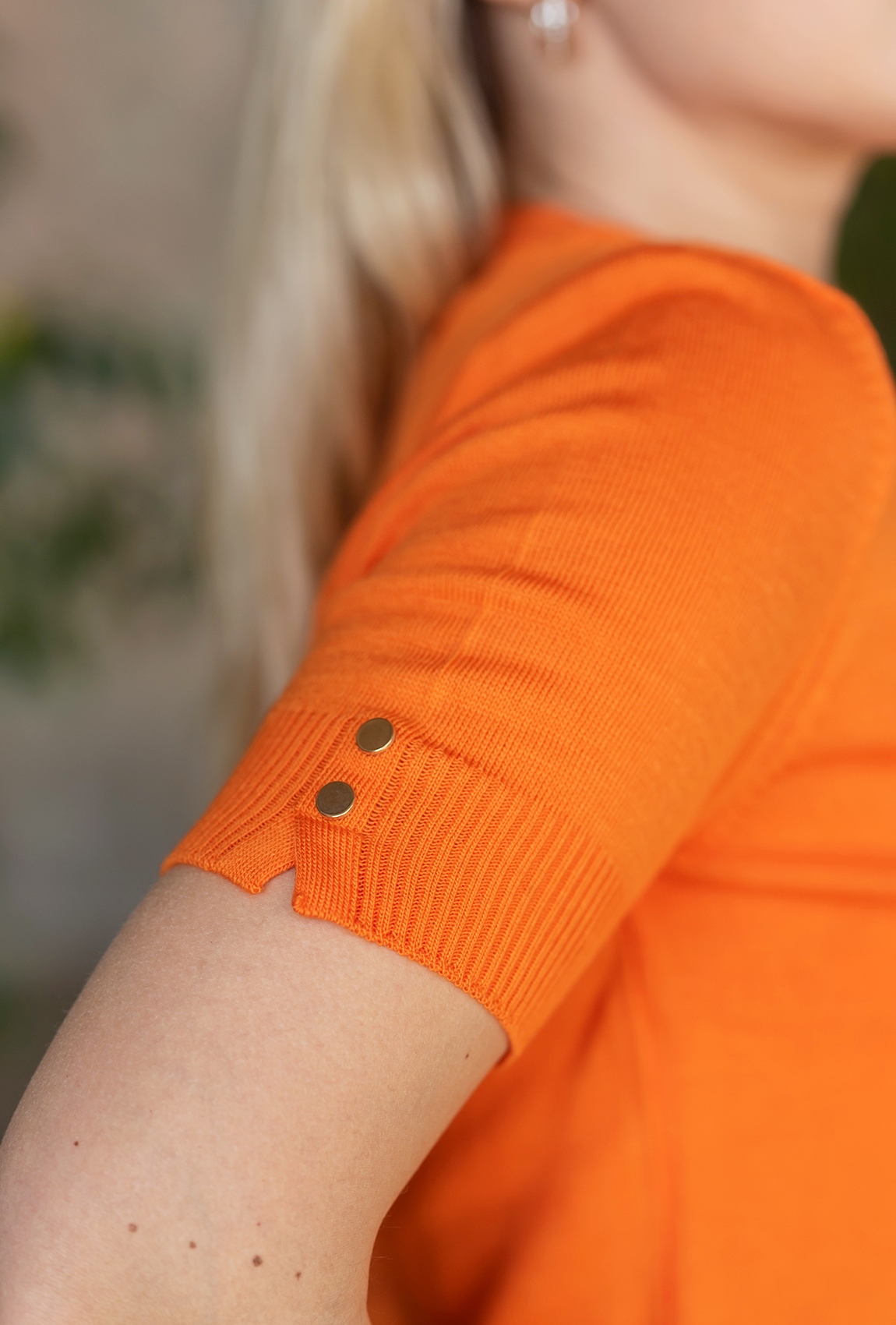 Оранжевая вязаная футболка —  119939. Maritel. Изображенние 2 Оранжевая вязаная футболка —  119939. Maritel. Изображенние 2