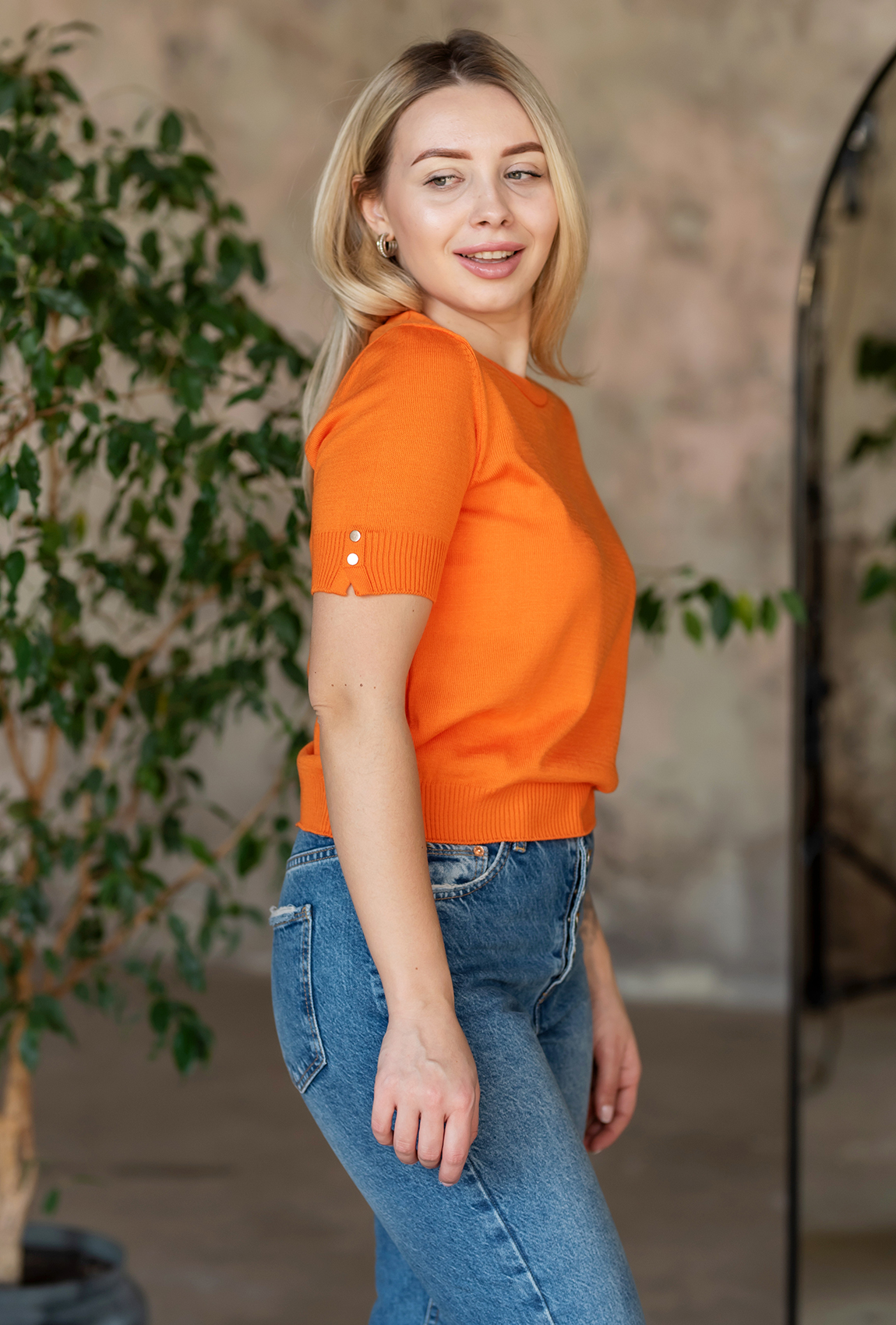 Оранжевая вязаная футболка —  119939. Maritel. Изображенние 1 Оранжевая вязаная футболка —  119939. Maritel. Изображенние 1