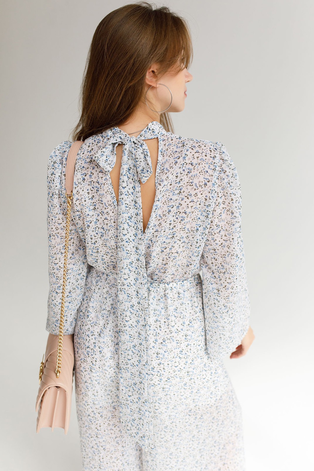 Белый шифоновый комбинезон в цветке —  217540. Maritel. Изображенние 1