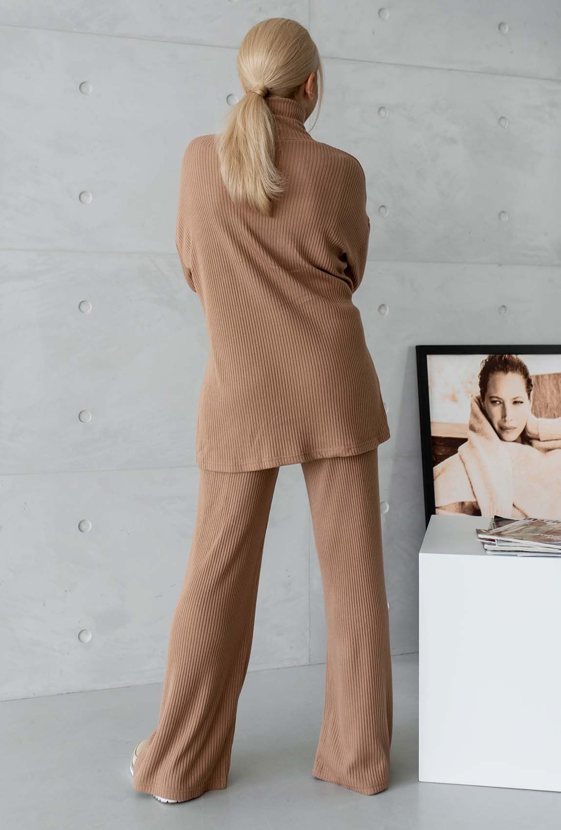 Бежевый костюм рубчик — 198010. Maritel. Изображенние 1 Бежевый костюм рубчик — 198010. Maritel. Изображенние 1