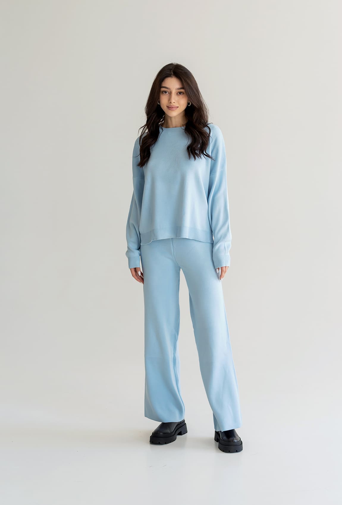 Голубой костюм джемпер и брюки —  949460. Maritel