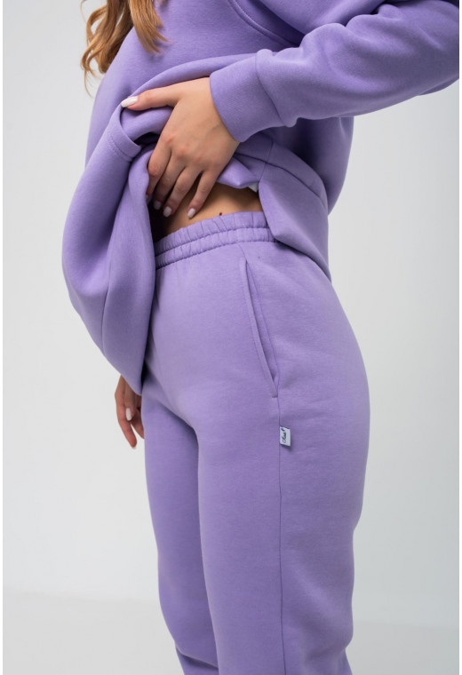 Лавандовый спортивный костюм с худифутер — 410780. Maritel. Изображенние 2 Лавандовый спортивный костюм с худифутер — 410780. Maritel. Изображенние 2