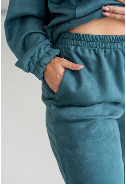 Смарагдовий замшевий костюм з худі — 753986. Maritel. Зображення 1 Смарагдовий замшевий костюм з худі — 753986. Maritel. Зображення 1