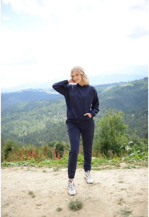 Темно-синій замшевий костюм з худі — 616329. Maritel. Зображення 1 Темно-синій замшевий костюм з худі — 616329. Maritel. Зображення 1