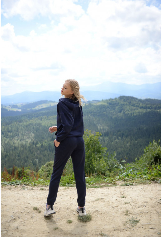 Темно-синій замшевий костюм з худі — 616329. Maritel. Зображення 2 Темно-синій замшевий костюм з худі — 616329. Maritel. Зображення 2